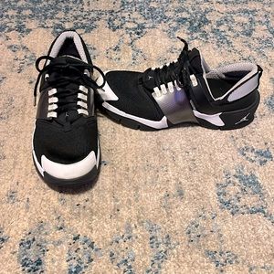 Jordan Alpha Trunner. Black and white. Men’s 10 and 1/2